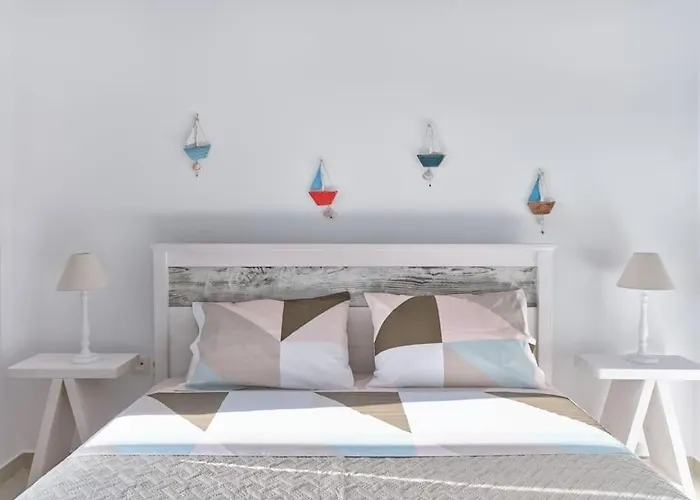 아파트 Two Bedroom Cycladic House With Sea View *